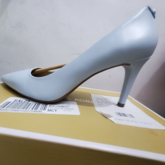 MICHAEL Michael Kors Dorothy Flex Pump - Picture 4 of 7